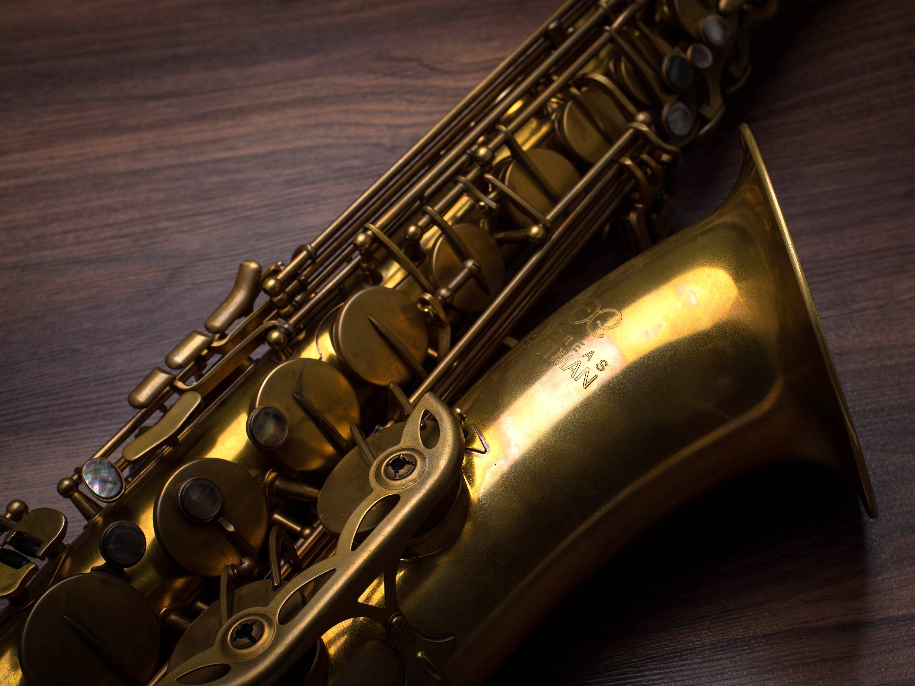 Eastman ETS652RL Tenorsaxophon Aged Unlacquered Brass Finish